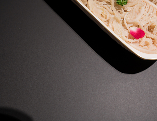 Kompaktna laminatna miza proti prstnim odtisom