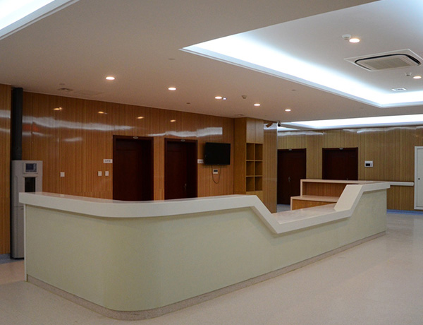 Kompaktna delovna plošča iz laminata